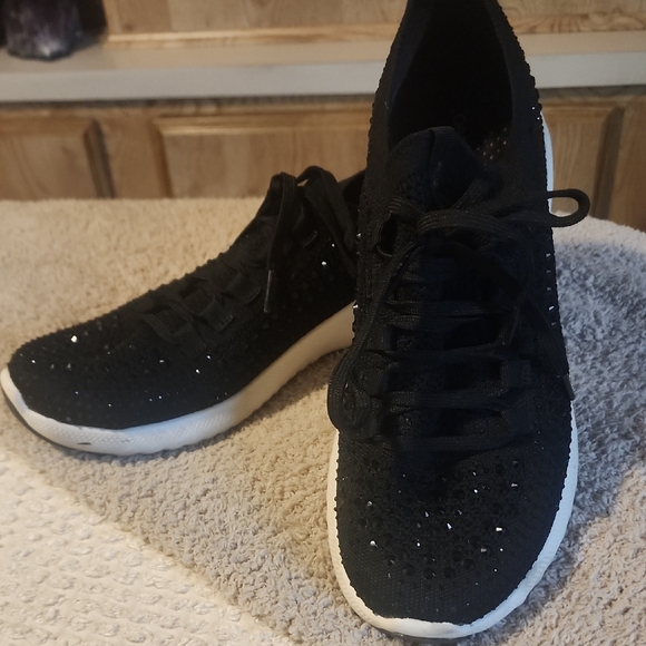 Aetrex Women's Black Sneakers - Picture 2 of 6